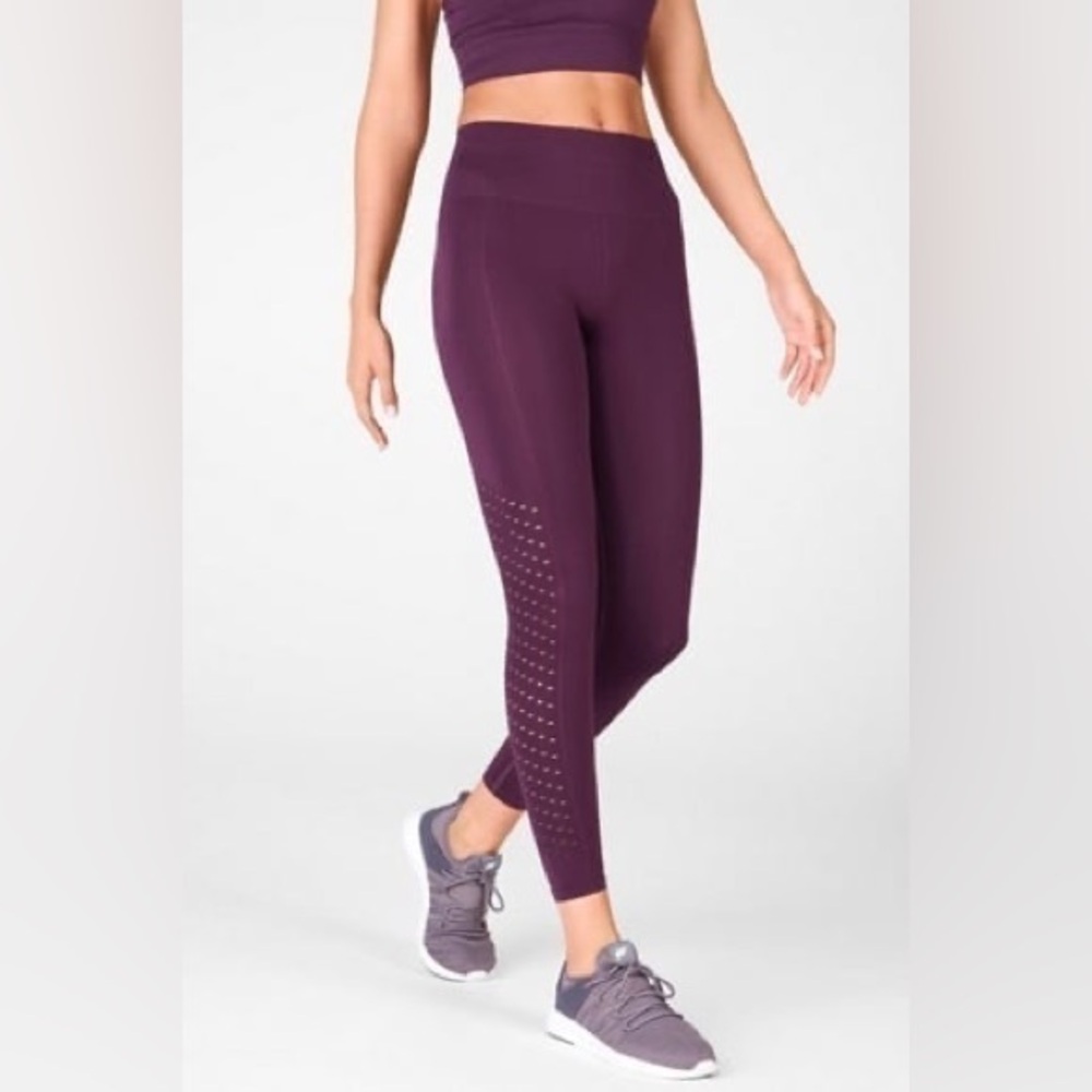 Fabletics Sync Seamless High-Waisted 7/8 Legging Women’s size Small 4 6 burgund